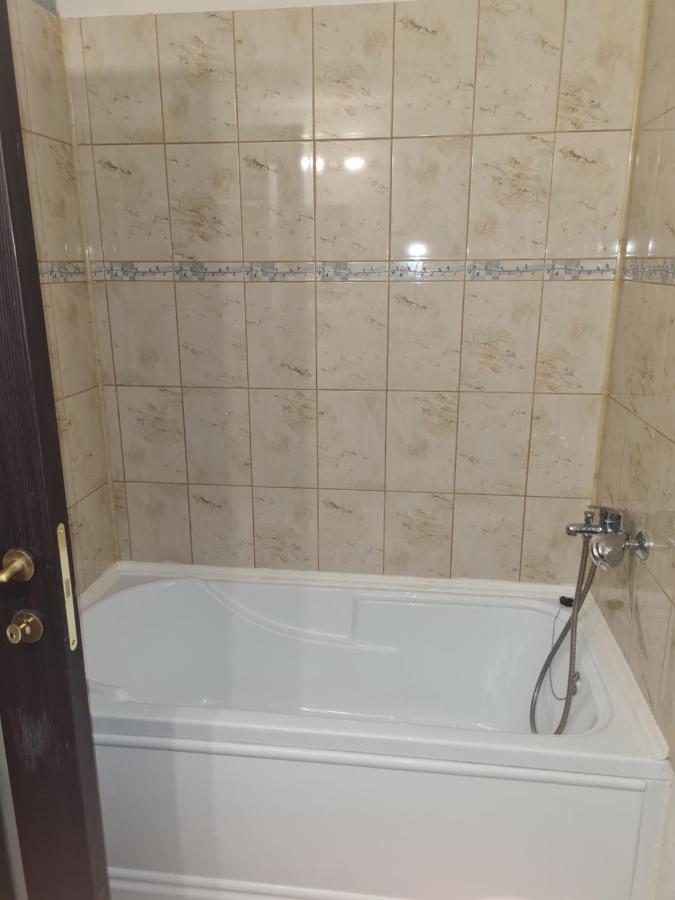 Luca'S Studio 2 ,Close To Therme Bucharest, Airport Otopeni Balotesti Bagian luar foto